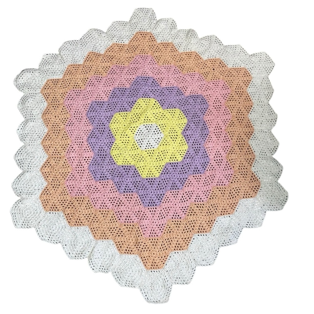 Afghan Handmade Crochet Flower Scalloped Honeycomb Wrap Pattern Blanket or Rug